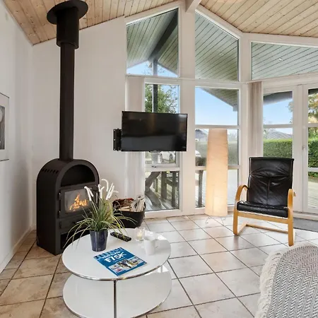 2 Bedroom Cozy In Casa de Férias Kerteminde
