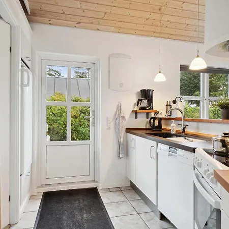 2 Bedroom Cozy In