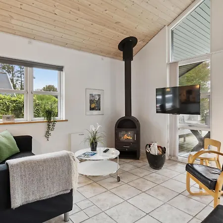 2 Bedroom Cozy In Casa de Férias